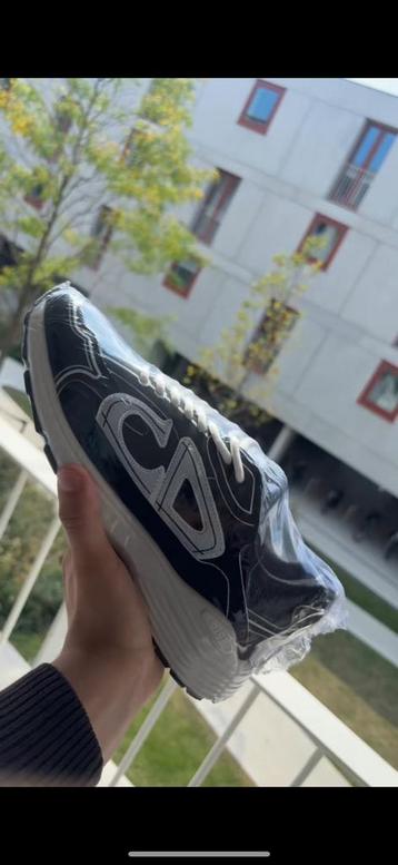 Dior b30 schoenen beschikbaar voor biedingen
