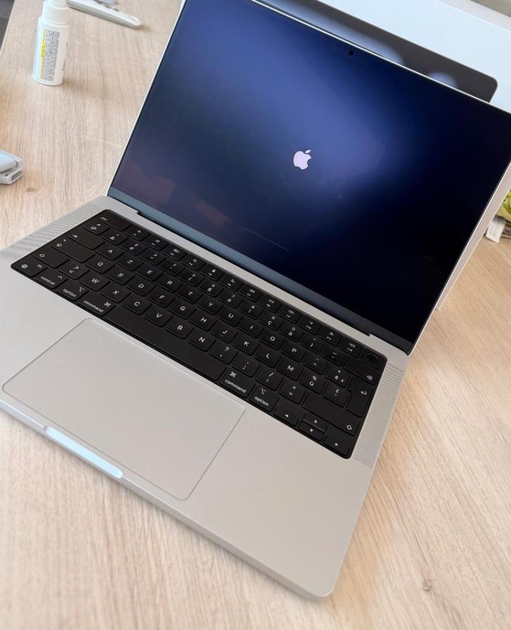 MacBook Pro M4 14" - 1TB - Zilver - Display met nanotextuur, Computers en Software, Apple Macbooks, Zo goed als nieuw, MacBook Pro