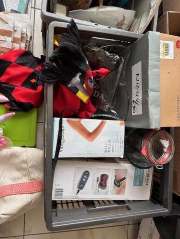 3 boxen met spullen voor rommelmarkt beschikbaar voor biedingen