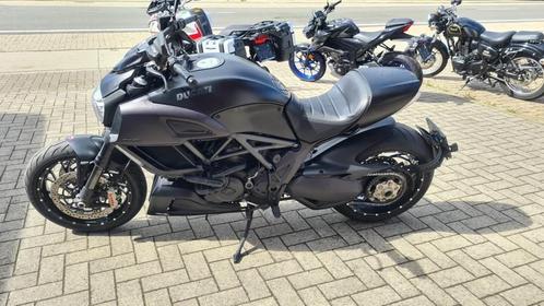 Ducati	Diavel 1200, Motos, Motos | Ducati, Entreprise, plus de 35 kW, 2 cylindres, Enlèvement ou Envoi