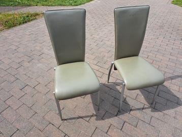 Drie beige stoelen mogen gratis weg.   beschikbaar voor biedingen