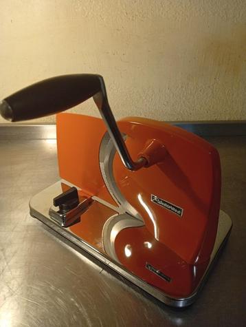 Vintage handmatige broodsnijmachine uit de jaren 70  beschikbaar voor biedingen