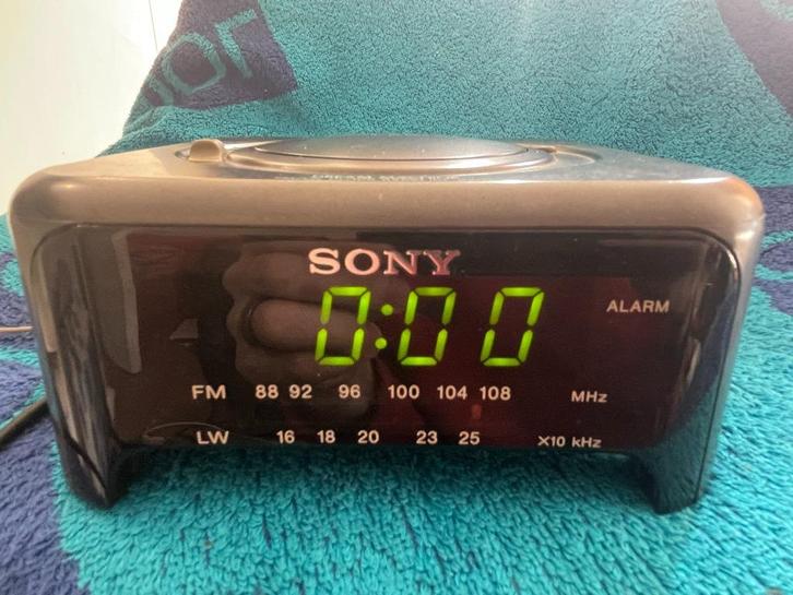 Sony wekkerradio, Elektronische apparatuur, Wekkers, Zo goed als nieuw, Digitaal, Ophalen of Verzenden