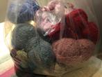 Grand sac de chutes de laine à tricoter, Hobby & Loisirs créatifs, Laine ou Fils, Comme neuf, Enlèvement ou Envoi, Tricot ou Crochet