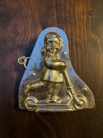 Oude chocoladevorm, meisje op step, Antiek en Kunst, Ophalen