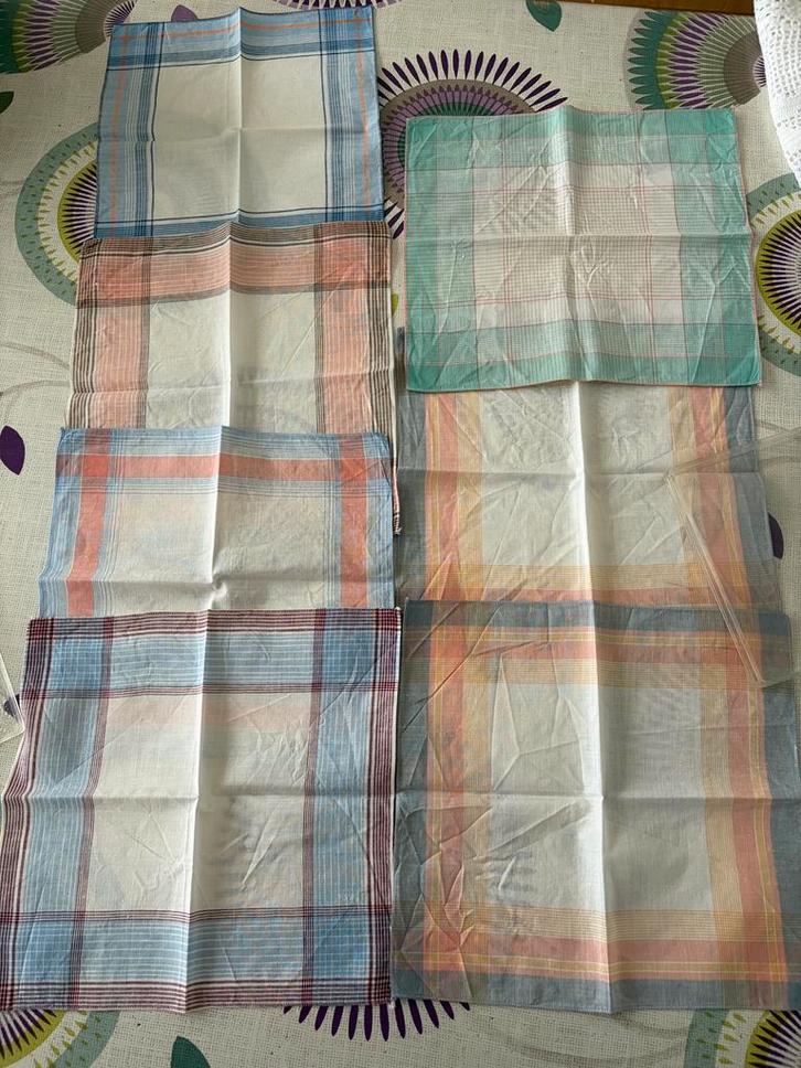 Lot de mouchoirs en tissu à carreaux – Vintage, Antiquités & Art, Antiquités | Vêtements et Textile, Enlèvement ou Envoi