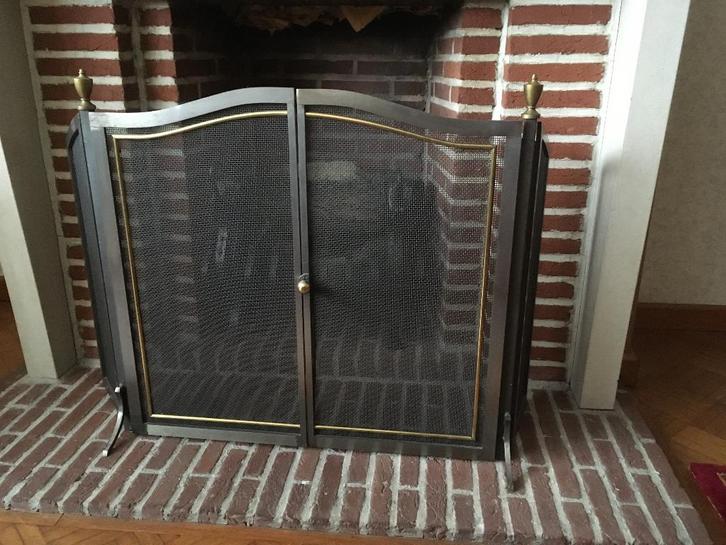 Open haardscherm met metalen gaas in smeedijzer, Huis en Inrichting, Haarden, Zo goed als nieuw, Overige soorten, Ophalen