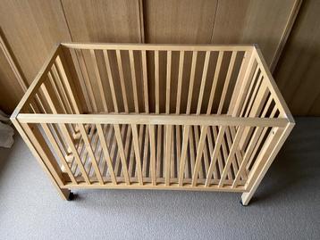 Plooibaar babybed op wieltjes, merk Troll in goede staat., Kinderen en Baby's, Babywiegjes en Ledikanten, Ophalen, Gebruikt, Ledikant