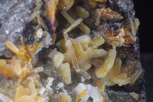 WULFENIET kristallen uit Arizona, Verzamelen, Mineralen en Fossielen, Mineraal, Ophalen of Verzenden