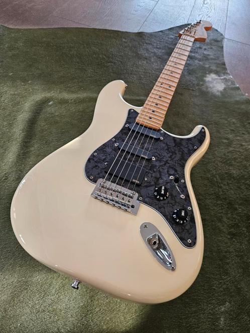 Fender Roadhouse stratocaster met EMG SL20 pickups evt ruil, Muziek en Instrumenten, Snaarinstrumenten | Gitaren | Elektrisch