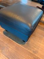 Lederen poef, Enlèvement