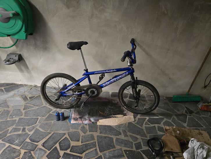 goede stevige BMX, Fietsen en Brommers, Fietsen | Crossfietsen en BMX, Zo goed als nieuw, Staal, Stuur 360° draaibaar, Voetsteunen