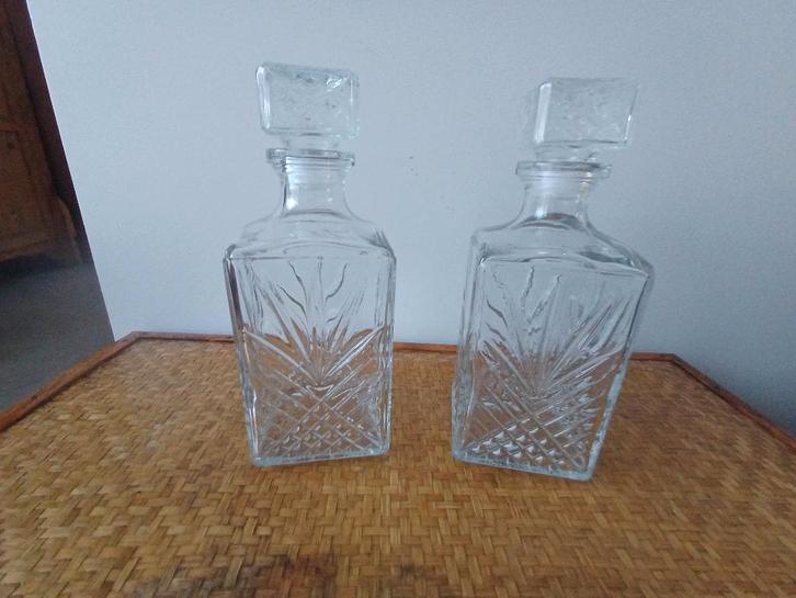 Selecta - 2 carafes à whisky en verre, Antiquités & Art, Antiquités | Verre & Cristal, Enlèvement ou Envoi