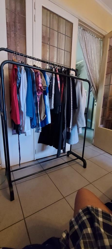 Vend lots de vètements femme prix 5 euros, Vêtements | Femmes, Portants à vêtements