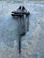 Étau à queue 1M pour le traitement des métaux, Enlèvement