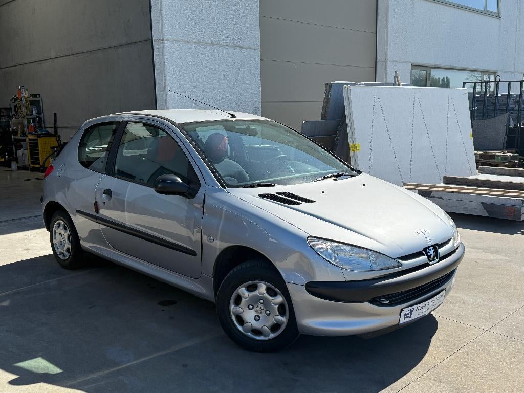 Peugeot 206, 68.201 km, 1ste eig, Budgetwagen, 12M Garantie, Autos, 1124 cm³, Argent ou Gris, Entreprise, Noir