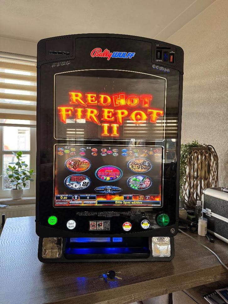 Bally Wulff Red Hot Firepot II (écran tactile), Collections, Machines | Machines à sous, Comme neuf, Euro, Avec clés, Enlèvement