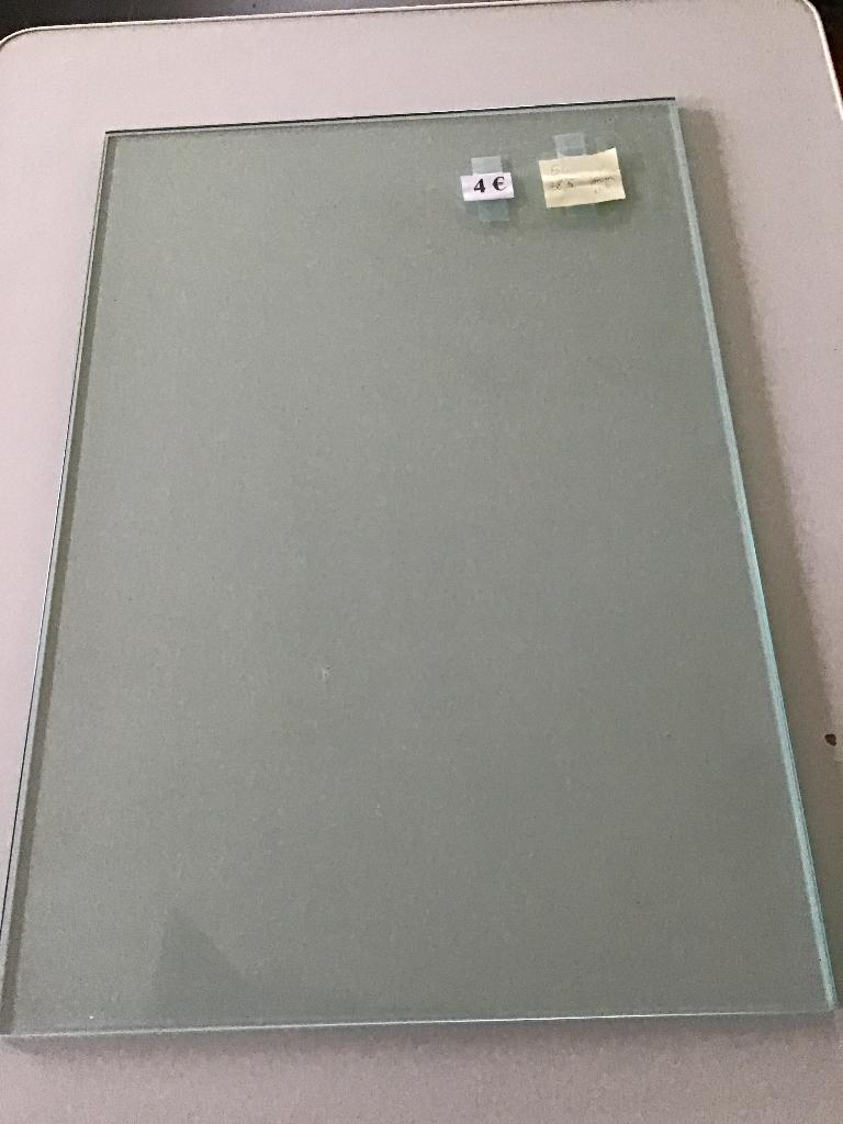 Etagère en verre de 56 cm par 38,5 cm et bien d'autres..., Maison & Meubles, Accessoires pour la Maison | Étagères murales & Rayons de bibliothèque