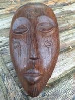 Masque africain, Enlèvement