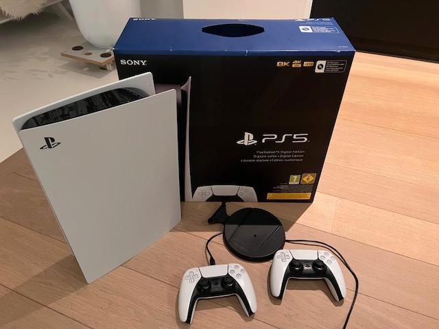 PLAYSTATION 5 DIGITALE VERSIE + 2 Controllers, Games en Spelcomputers, Spelcomputers | Sony PlayStation 5, Gebruikt, Playstation 5