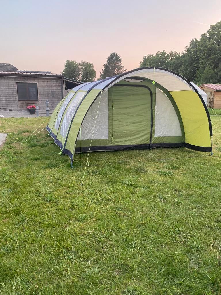 Op blaas baren tent voor 6 per, Ophalen, Zo goed als nieuw