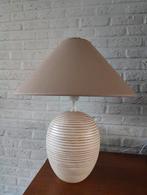 Lampe beige, Maison & Meubles, Lampes | Lampes de table, Enlèvement