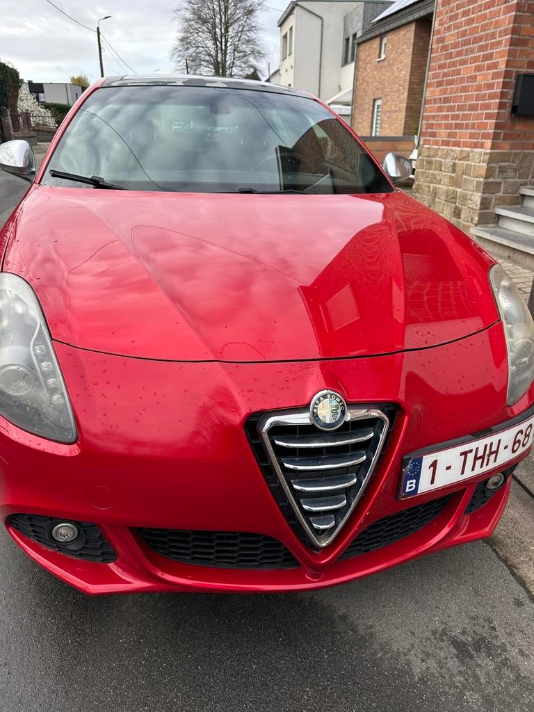 Alfa romeo giulietta distinctive, Autos, Alfa Romeo, Cuir, Boîte manuelle, 5 portes, Particulier