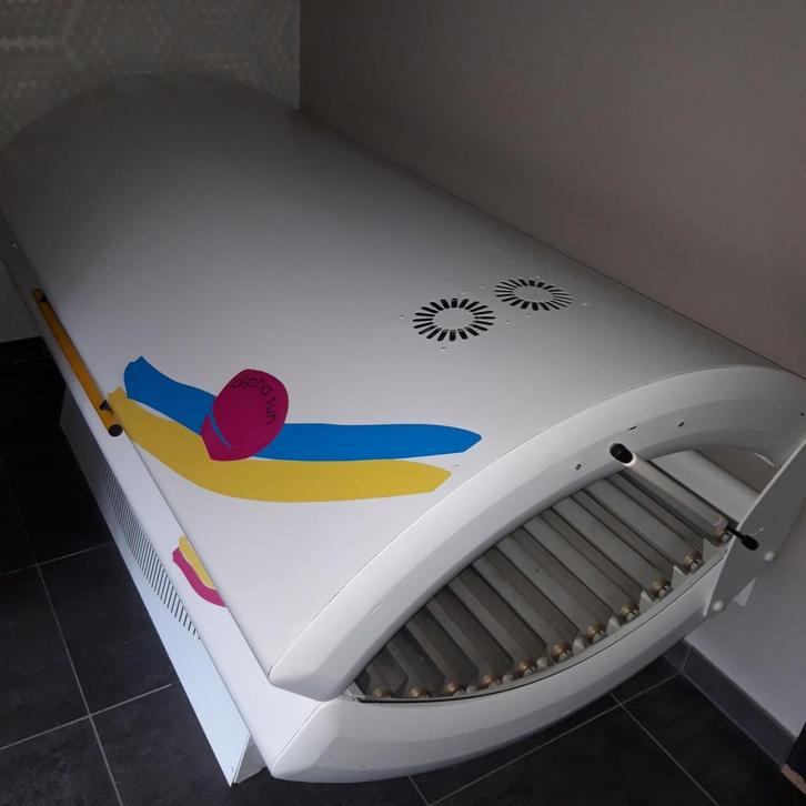 Zonnenbank met gezichts bruiner, Elektronische apparatuur, Zonnebanken en Gezichtsbruiners, Zo goed als nieuw, Gezichtsbruiner