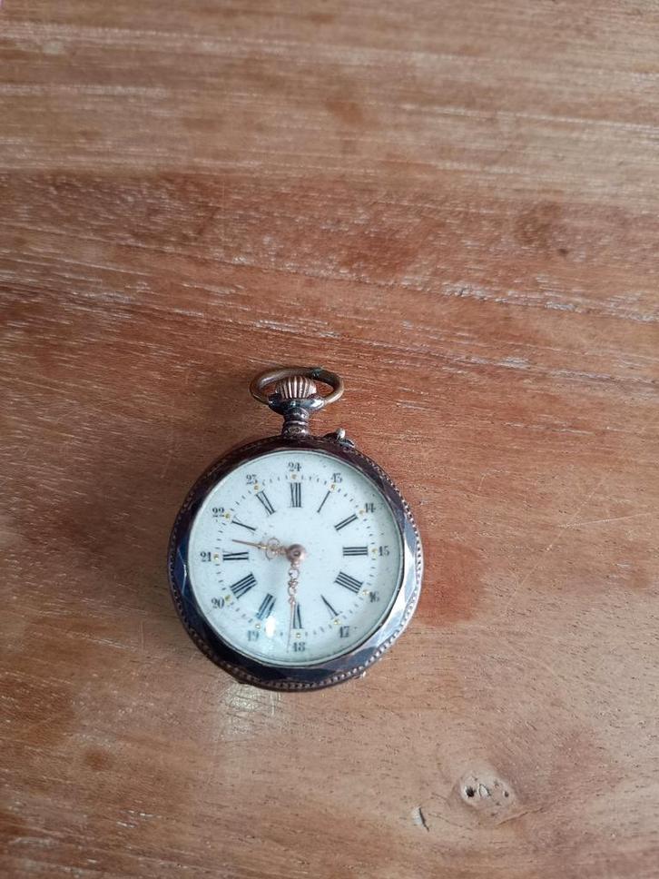 Petite montre de poche ancienne Remontoir 6 rubis, Bijoux, Sacs & Beauté, Montres | Anciennes | Antiquités, Montre de poche, Autres marques