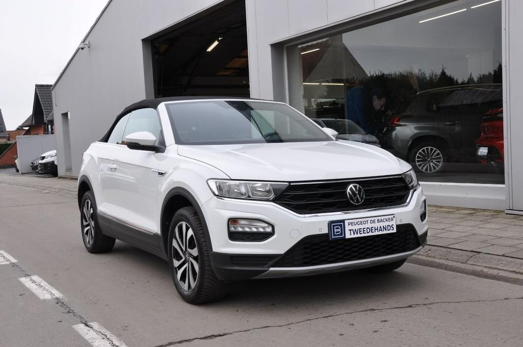 Volkswagen T-Roc Cabriolet * AS NEW * (bj 2021, automaat), Auto's, 4 zetels, Stof, Cabriolet, Wit