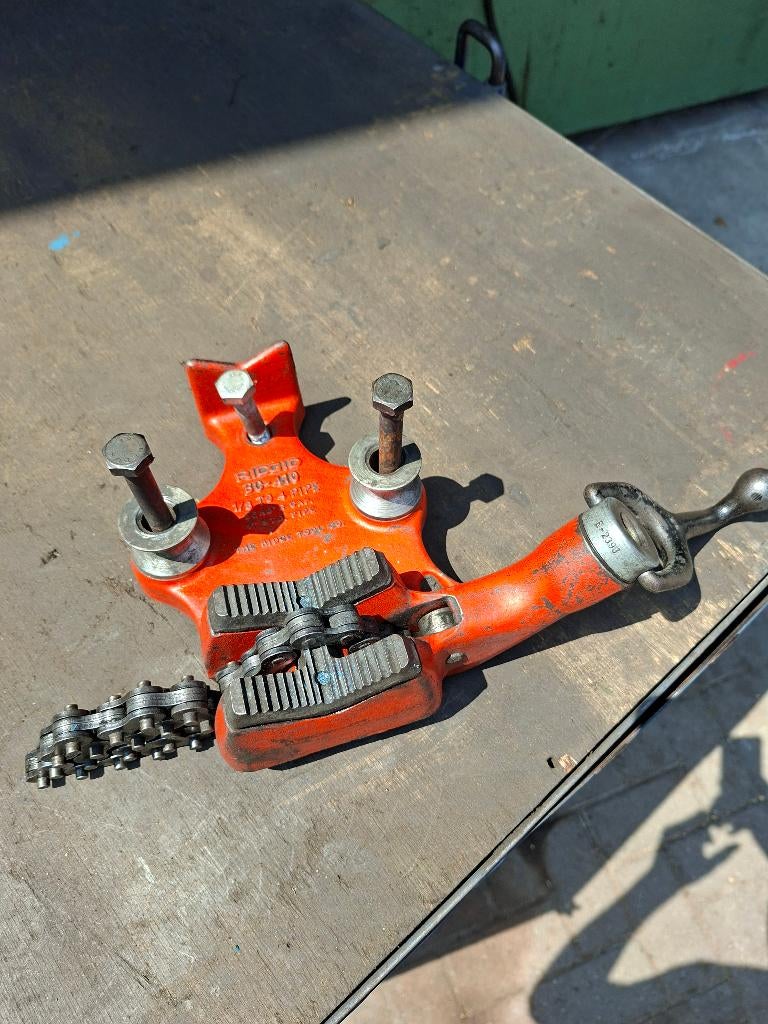 werkbank kettingpijpklem ridgid bc410 met buizenplooi, Ophalen, Gebruikt