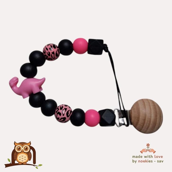 nr 29 noekies Speenkoord dino panterprint zwart roze, Kinderen en Baby's, Kraamcadeaus en Geboorteborden, Nieuw, Kraamcadeau, Verzenden