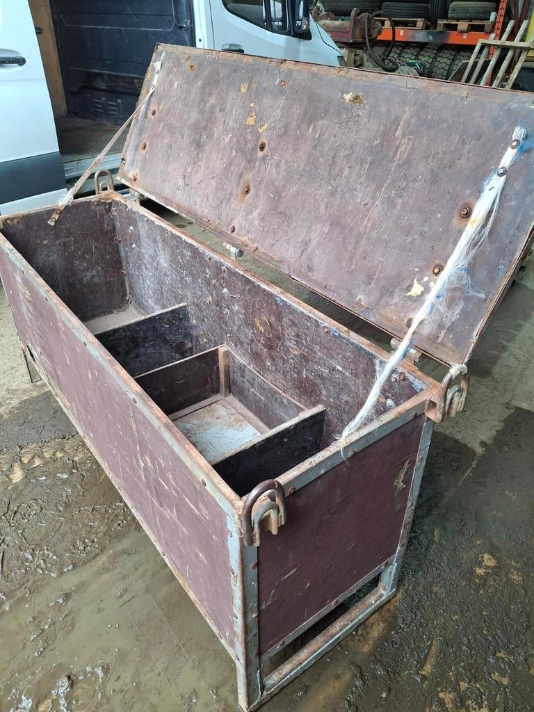 Materiaal bak met hijsogen, Ophalen