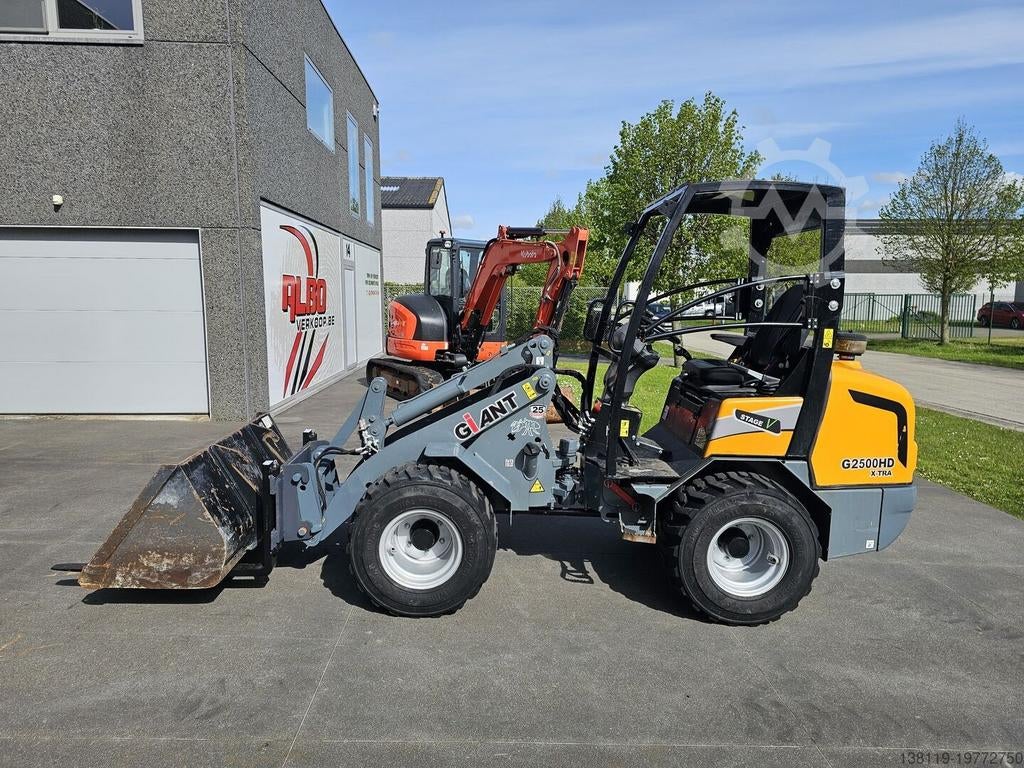 Te huur wiellader Giant 452 x-tra, Ophalen of Verzenden