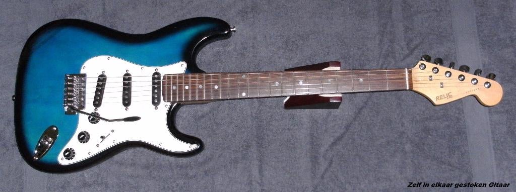 Elektrische gitaren zowel bas, akoestische en versterkers, Muziek en Instrumenten, Snaarinstrumenten | Gitaren | Elektrisch, Zo goed als nieuw