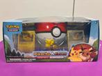 Pokémon: Pikachu & Eevee Pokéball Collection (sealed), Enlèvement ou Envoi, Neuf, Autres types, Foil