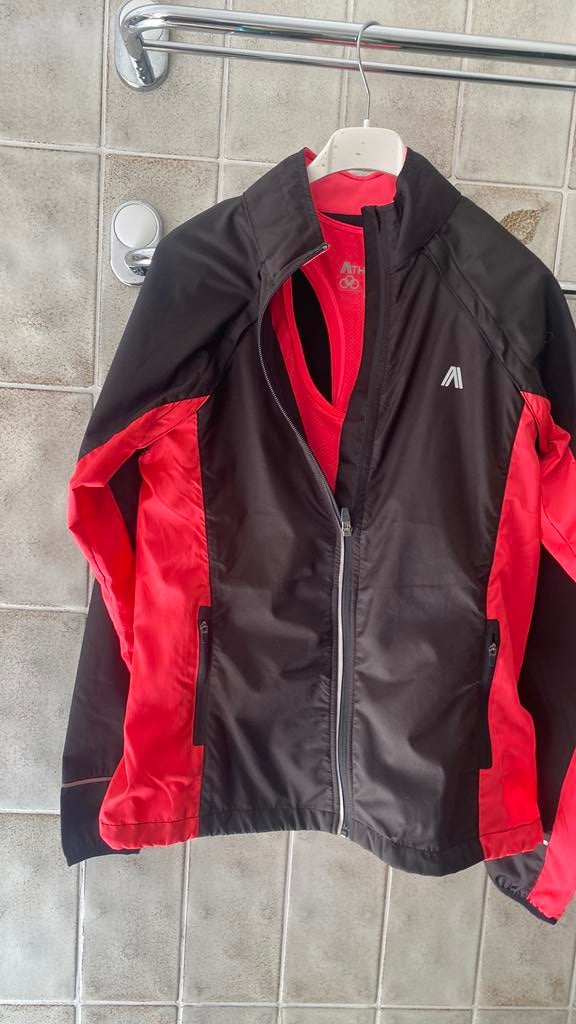 Running vest medium Athletics met top, Vêtements | Femmes, Vêtements de sport, Neuf, Taille 38/40 (M), Enlèvement ou Envoi, Course à pied ou Cyclisme