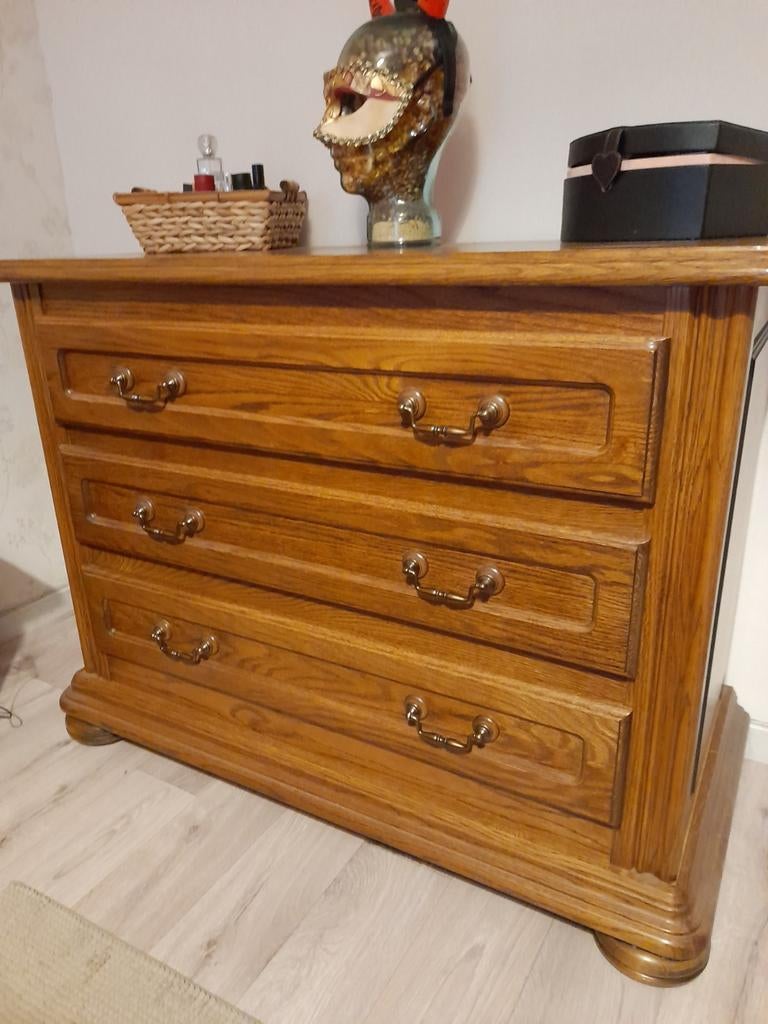 Commode cossue, Enlèvement, Chêne
