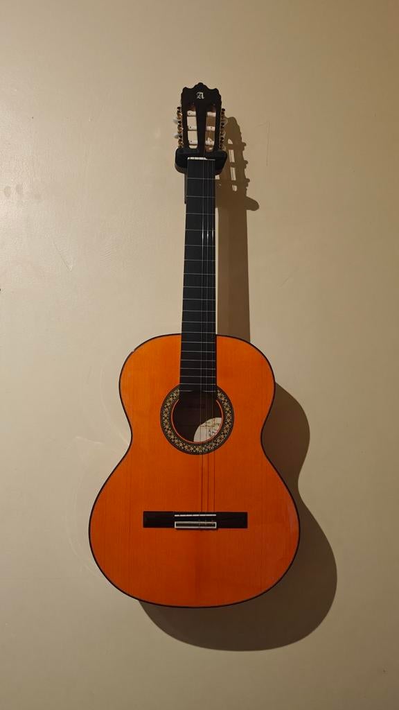 Guitare Alhambra 4f, Musique & Instruments, Instruments à corde | Guitares | Acoustiques
