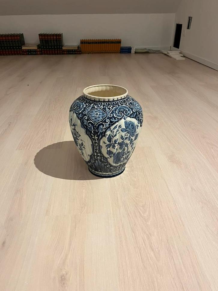 Blauw-witte porseleinen vaas – Delfts stijl –l’´l, Huis en Inrichting, Stoffering | Vloerbedekking, Zo goed als nieuw, Ophalen