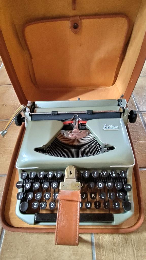 oude typmachine, Antiek en Kunst, Antiek | Kantoor en Zakelijk, Ophalen