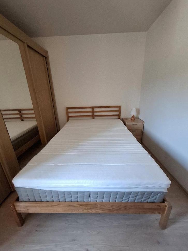 Lit et 2 tables de chevet (Déménagement/ Moving Sales), Maison & Meubles, Chambre à coucher | Chambres à coucher complètes, Comme neuf