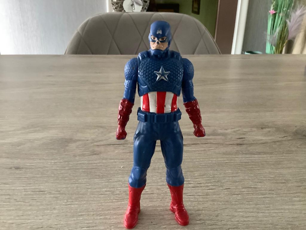Marvel Captain America character (15 cm) (2016), Kinderen en Baby's, Ophalen of Verzenden, Gebruikt