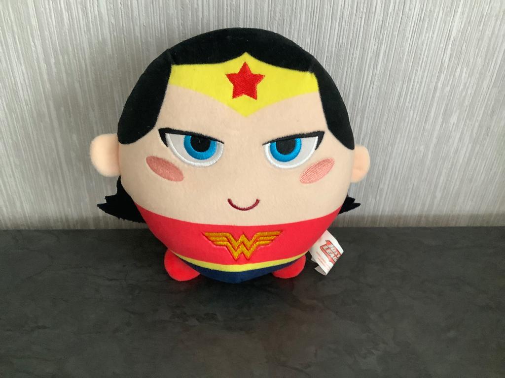 Wonder Woman Snowman pluche character (17 cm), Kinderen en Baby's, Speelgoed | Knuffels en Pluche, Overige merken, Overige karakters