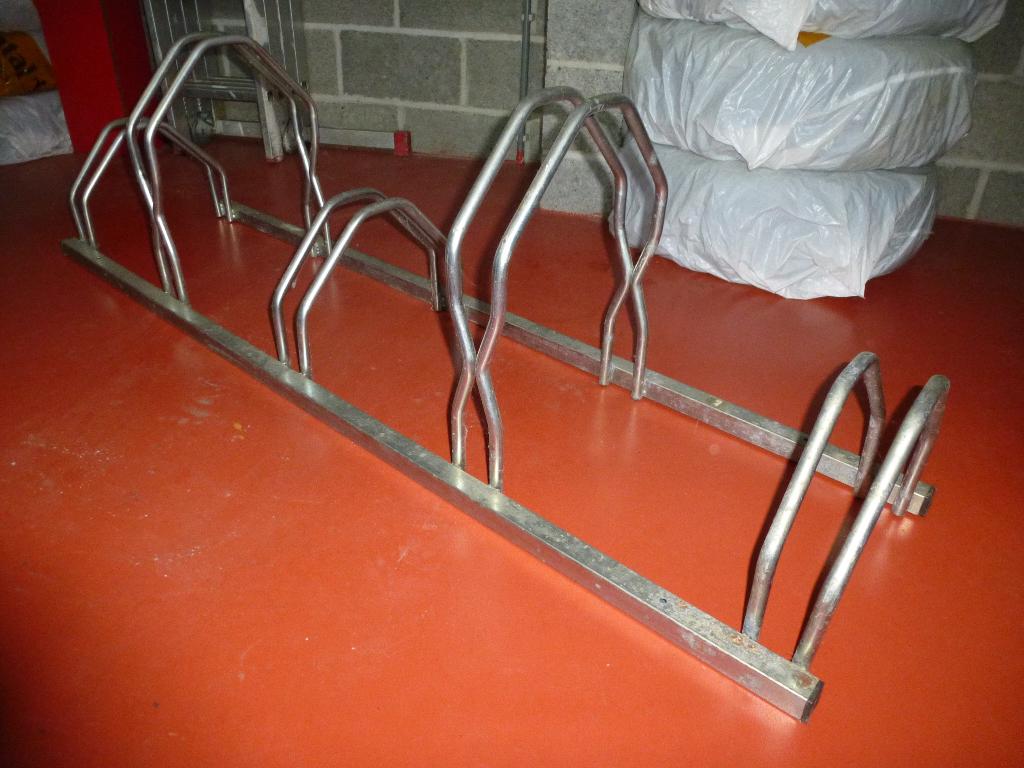 Range vélos 5 places MOTTEZ, Fietsen en Brommers, Fietsaccessoires | Fietsenrekken, Gebruikt, Ophalen