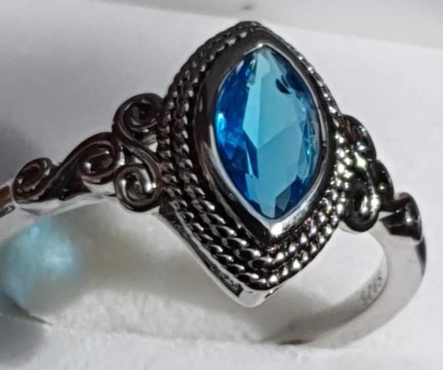 Oude chique Ring., Handtassen en Accessoires, Ringen, Verzenden