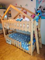 Houten stapelbed in huisvorm-zeer goede staat, Kinderen en Baby's, Kinderkamer | Stapelbedden en Hoogslapers, Ophalen, Stapelbed