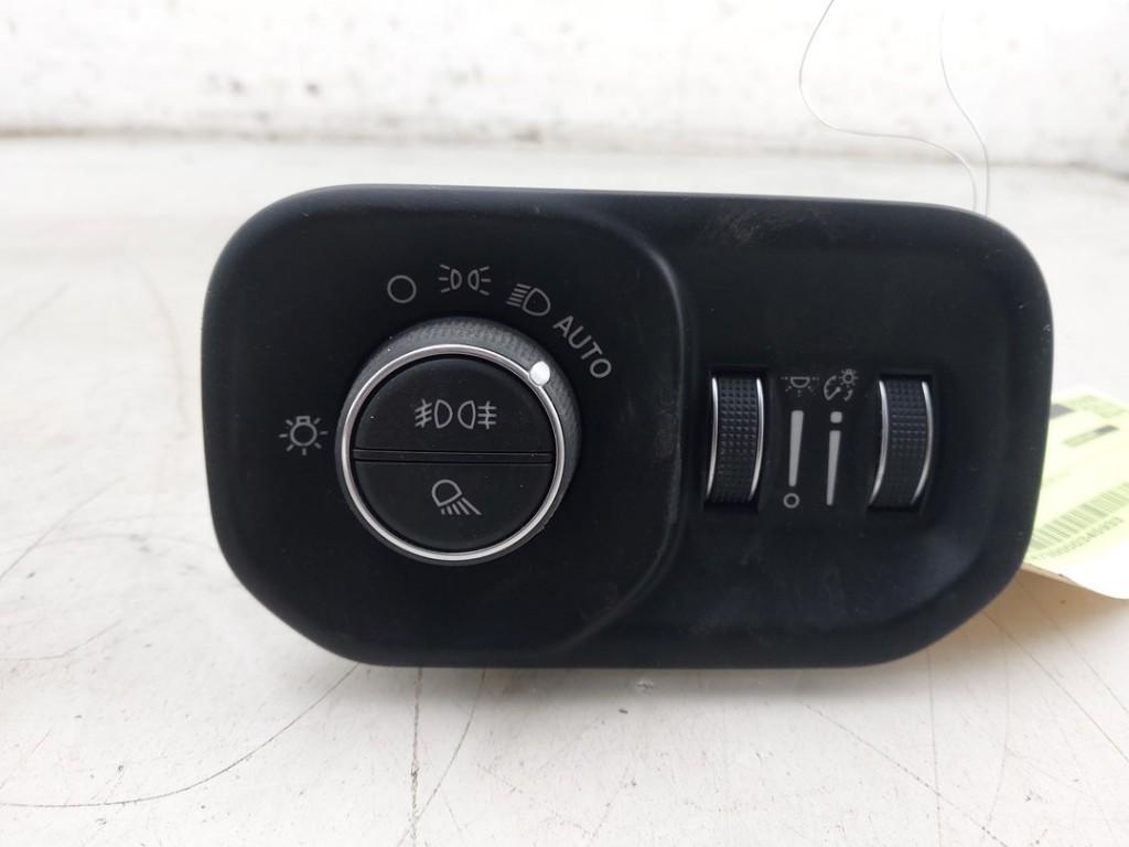 LICHTSCHAKELAAR RAM 1500 Crew Cab (DS) (01-2010/12-2018), Dhr. J. Ham, Gebruikt, Overige automerken, Administratie@autoham.nl