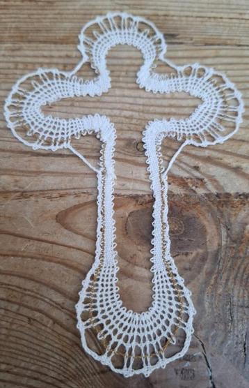 Gekantklost kruis beschikbaar voor biedingen