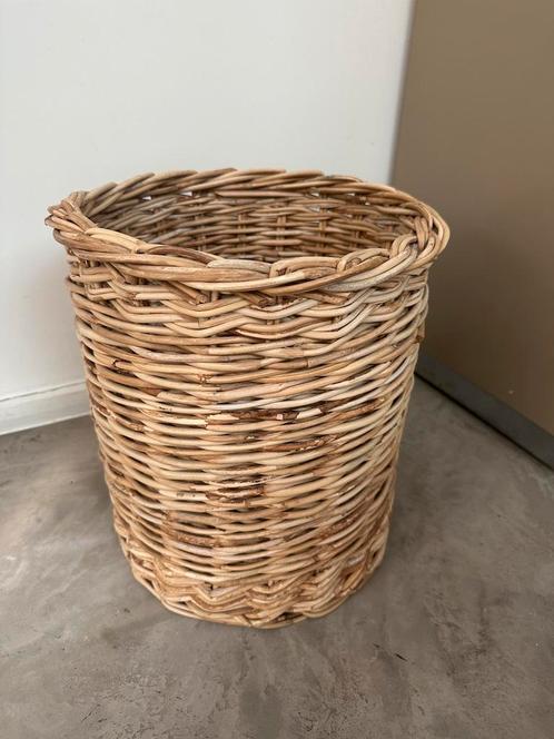 Lichtgewicht rotan mand – 35x33 cm – handgevlochten, Huis en Inrichting, Woonaccessoires | Schalen en Manden, Zo goed als nieuw